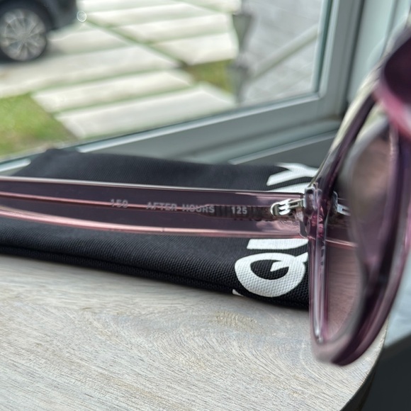 Quay Australia Total Vibe Remixed After Hours Purple Sunglasses with fabric Case - Picture 3 of 9